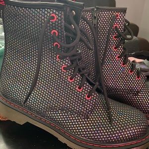 New Size 6 Dr Martens boots
